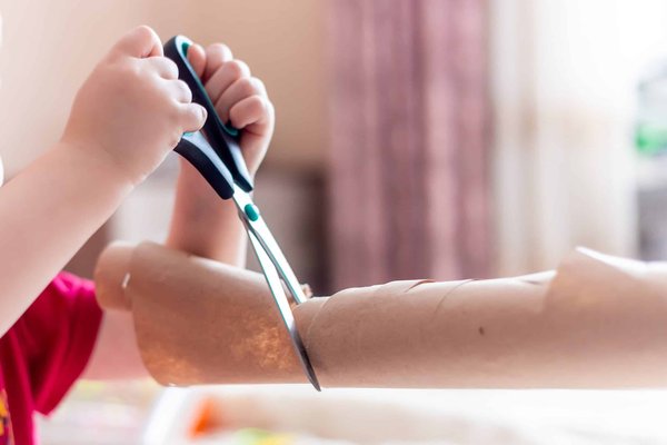 Quels sont les secrets pour associer des vêtements métalliques dans une tenue quotidienne ?